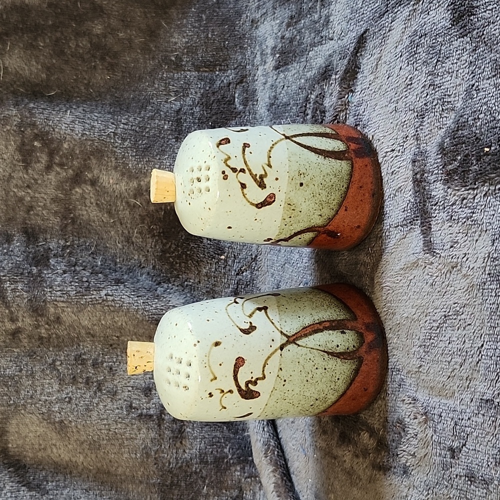 Vintage Mexican Folk Art Pottery Salt And Pepper Shakers Cork Top Closure Orange